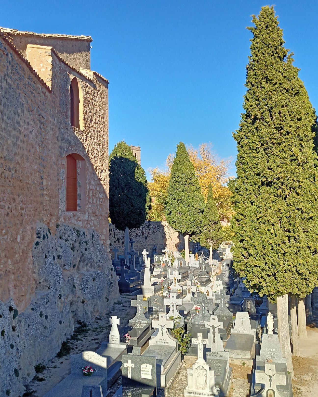 Cementerio de Brihuega en el Castillo de la Piedra Bermeja.